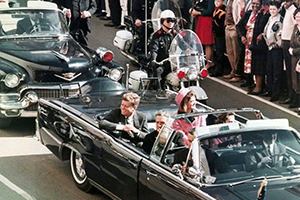 Кеннеди c женой в президентском кортеже