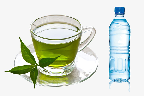 Зелёный чай и бутилированная вода
